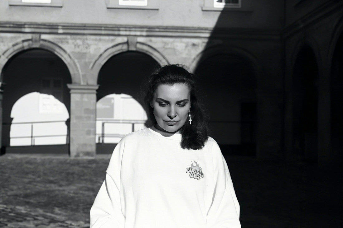 Comfort Meets Style: Long Sleeve Options For Dog Moms