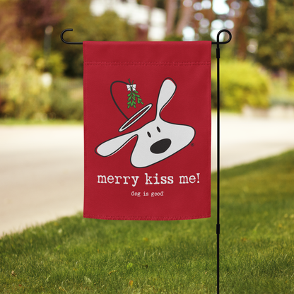 Garden Flag: Merry Kiss Me